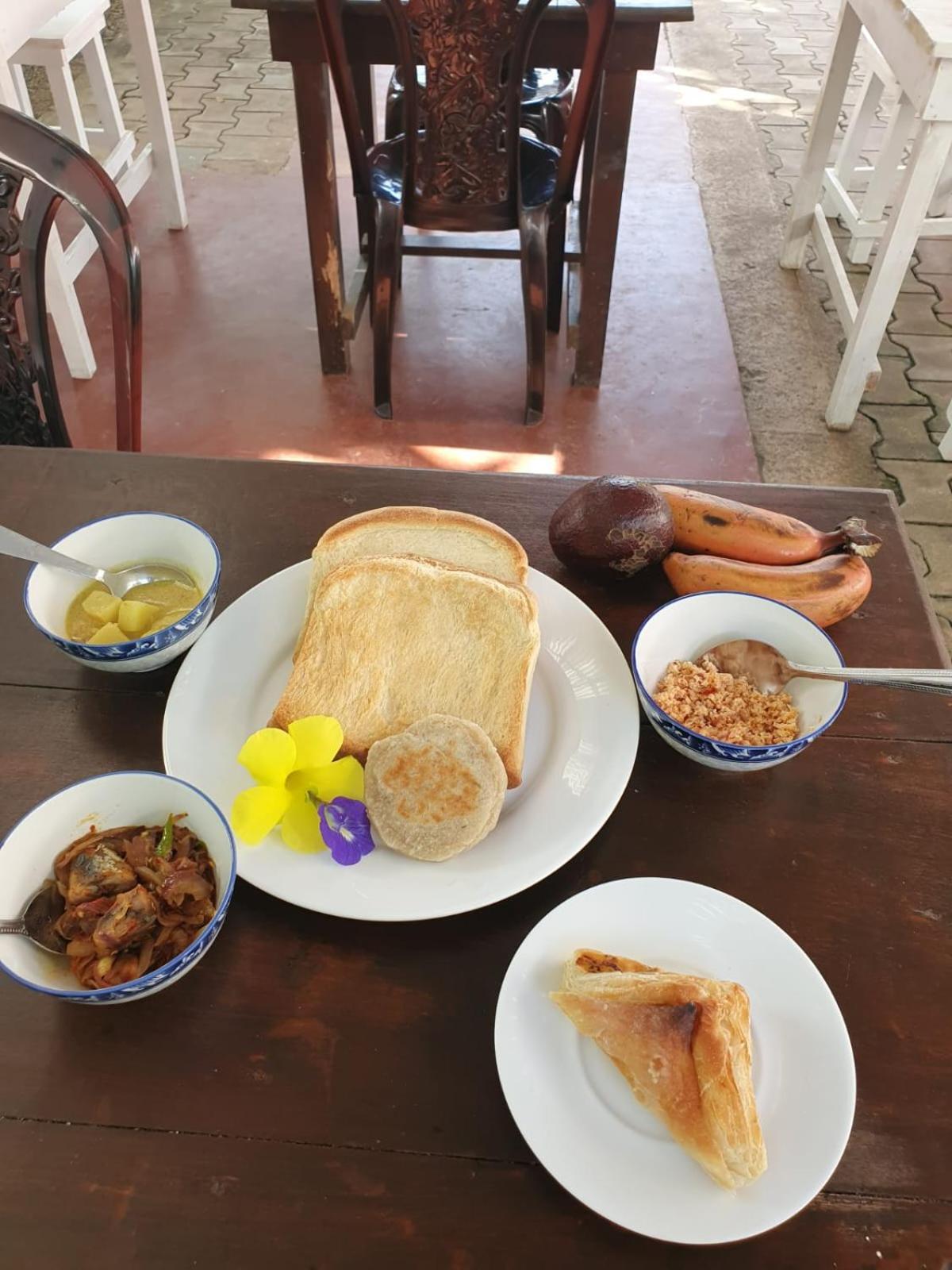 Bakery Family Guest House Mirissa Exterior foto